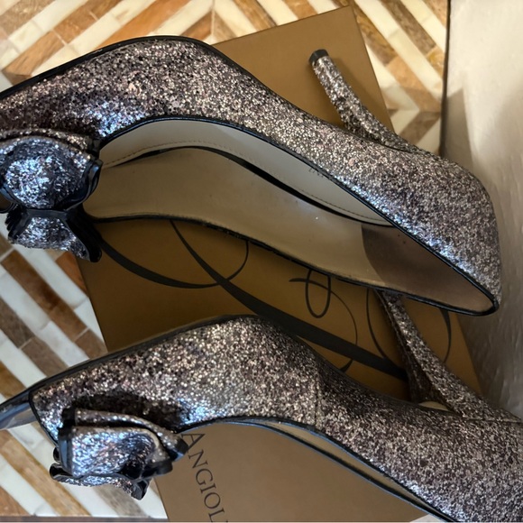 Beautiful SILVER GLITTER HEELS! - Picture 4 of 8